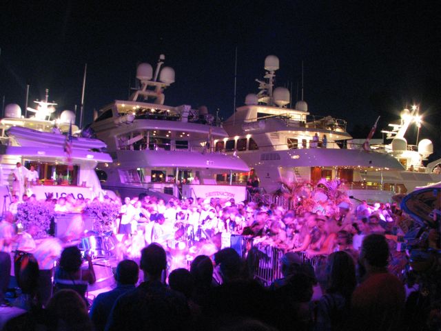 Opening steel drum band in front of the superyachts