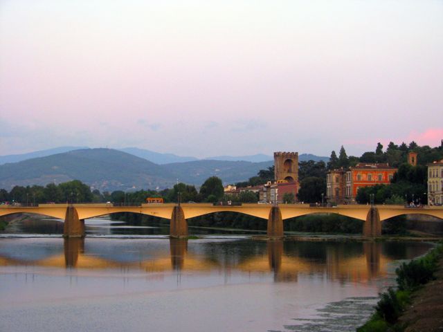 Sunrise view of the Arno