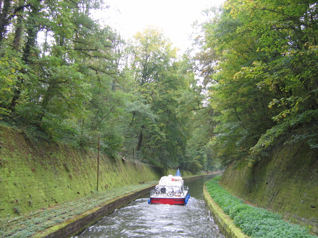 Narrow canal approaching Pont d'Altmuhle