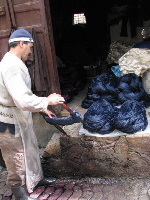 Silk dyer