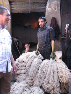 Raw wool yarn