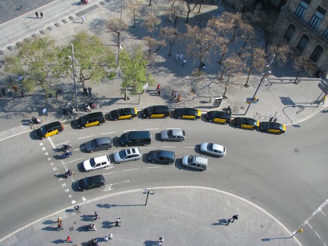 Taxis from atop the statue to Columbus